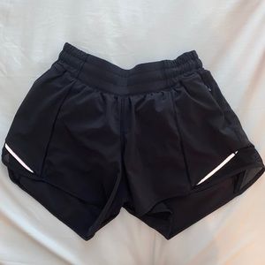 Lululemon black hottie hot shirts size 4 4”